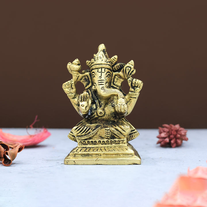 2.5" சதுர அடித்தளத்துடன் கூடிய பித்தளை விநாயகர்