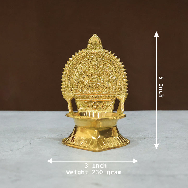 கதிரியக்க பித்தளை காமாக்ஷி தீபம்