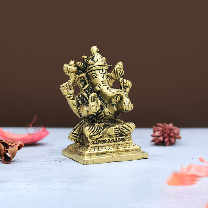 2.5" சதுர அடித்தளத்துடன் கூடிய பித்தளை விநாயகர்