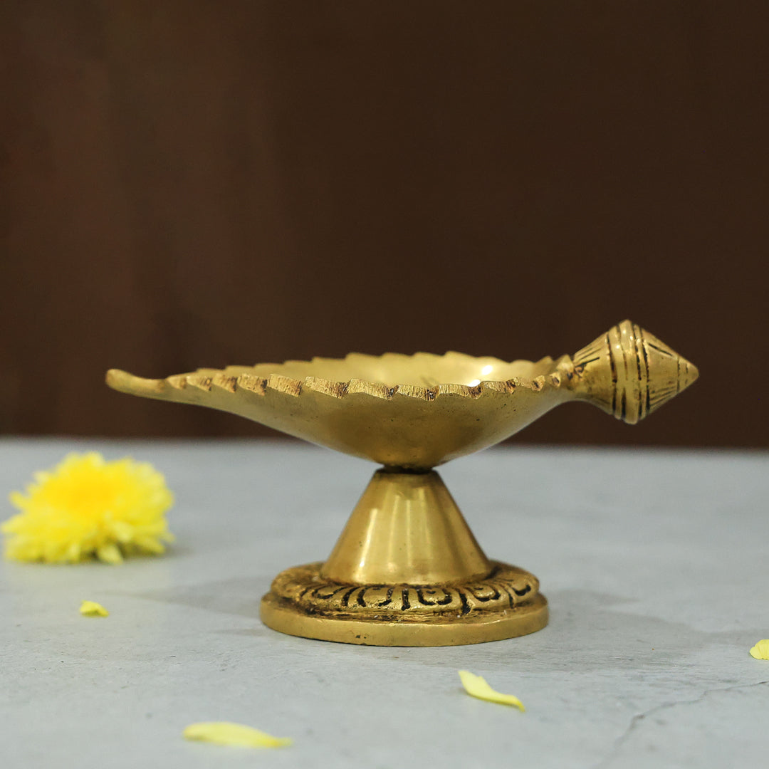 2.5" பித்தளை இலை தீபா