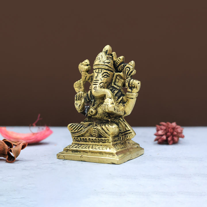 2.5" சதுர அடித்தளத்துடன் கூடிய பித்தளை விநாயகர்