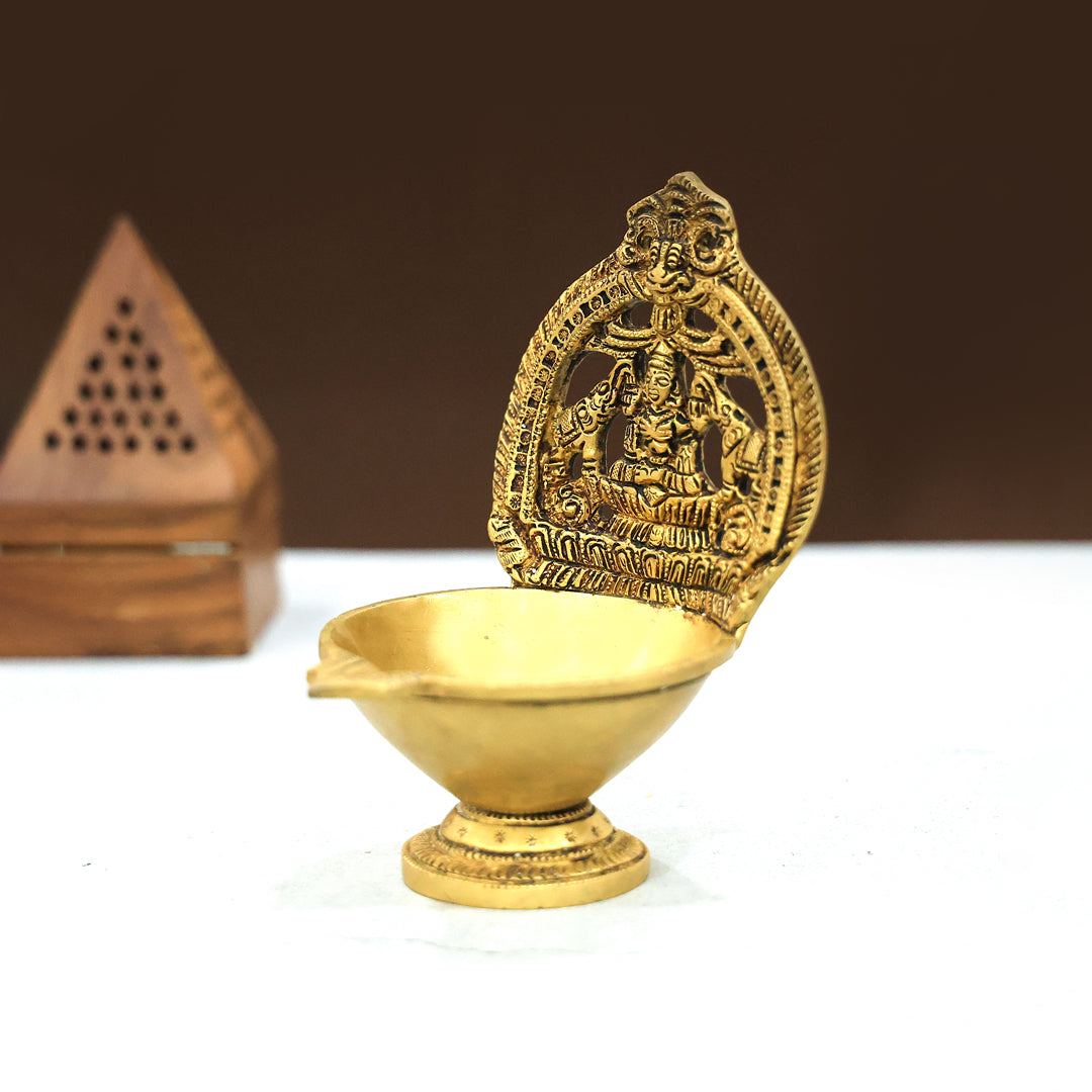 6" அர்ச் தீபாவுடன் பித்தளை கஜலட்சுமி