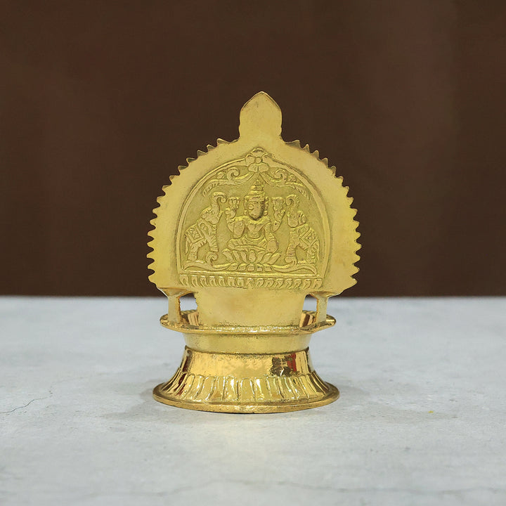 கதிரியக்க பித்தளை காமாக்ஷி தீபம்