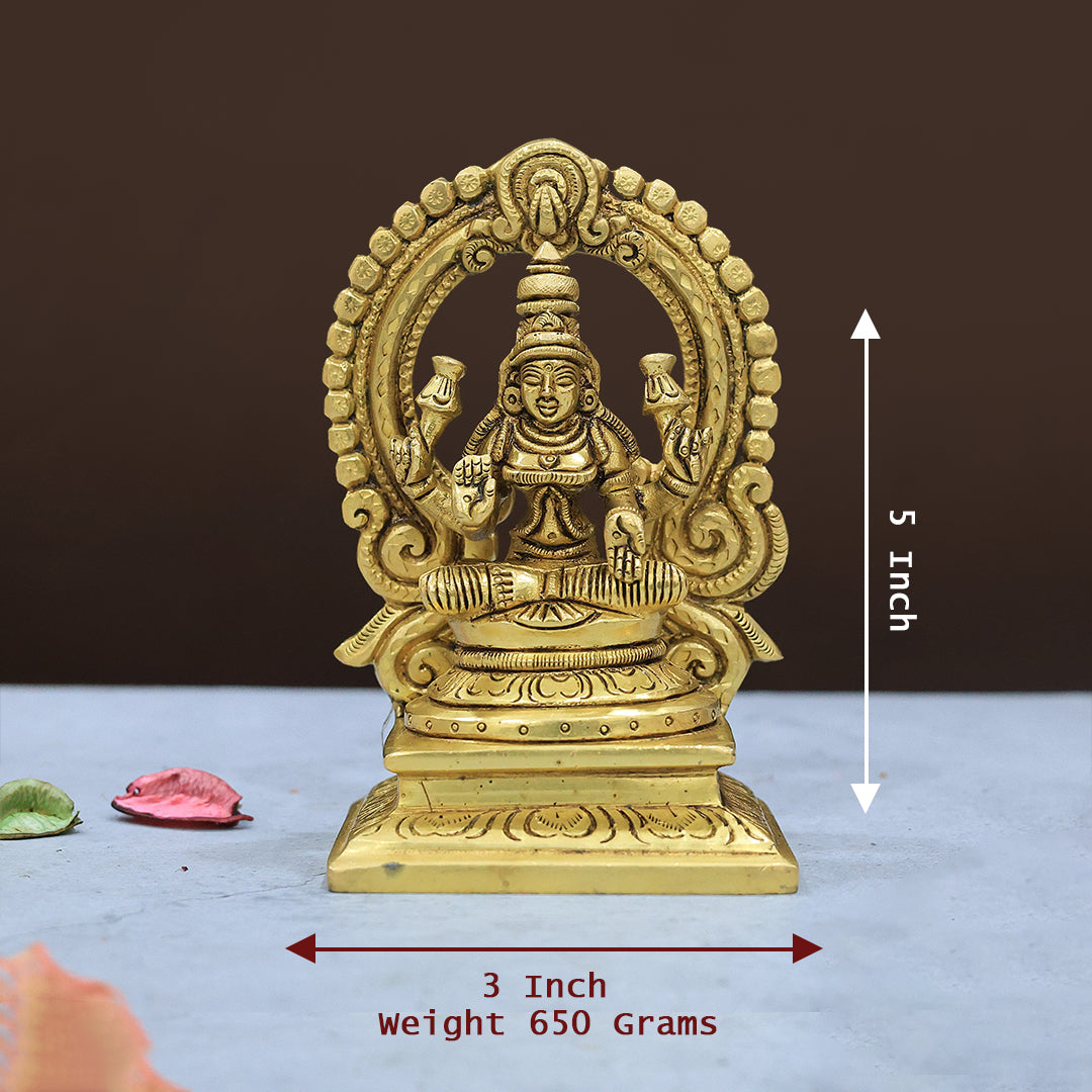 5" மஞ்சள் பழங்கால பினிஷில் ஆர்ச் கொண்ட பித்தளை லட்சுமி