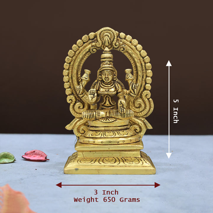 5" மஞ்சள் பழங்கால பினிஷில் ஆர்ச் கொண்ட பித்தளை லட்சுமி