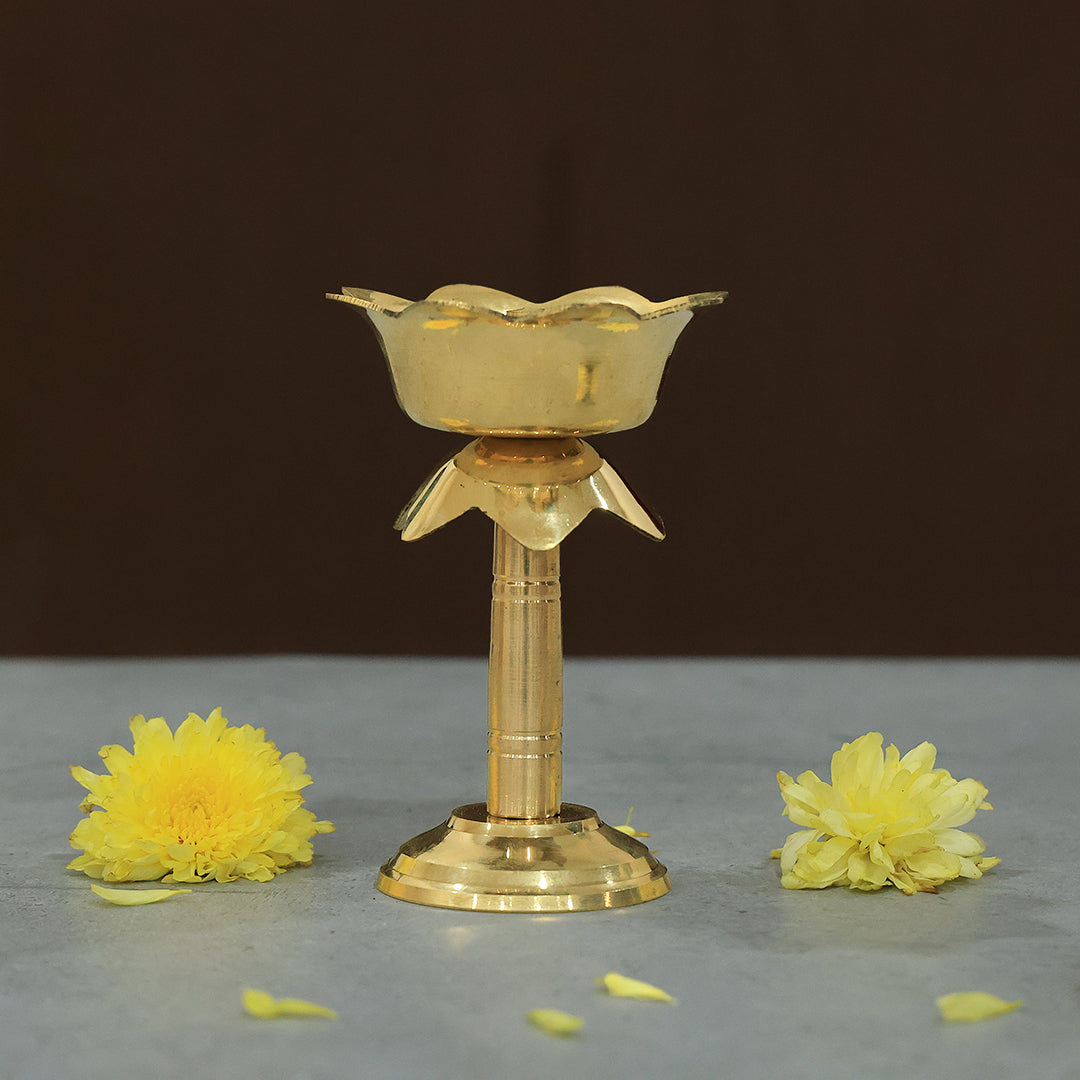 4.5" పొడవైన లోటస్ లాంప్