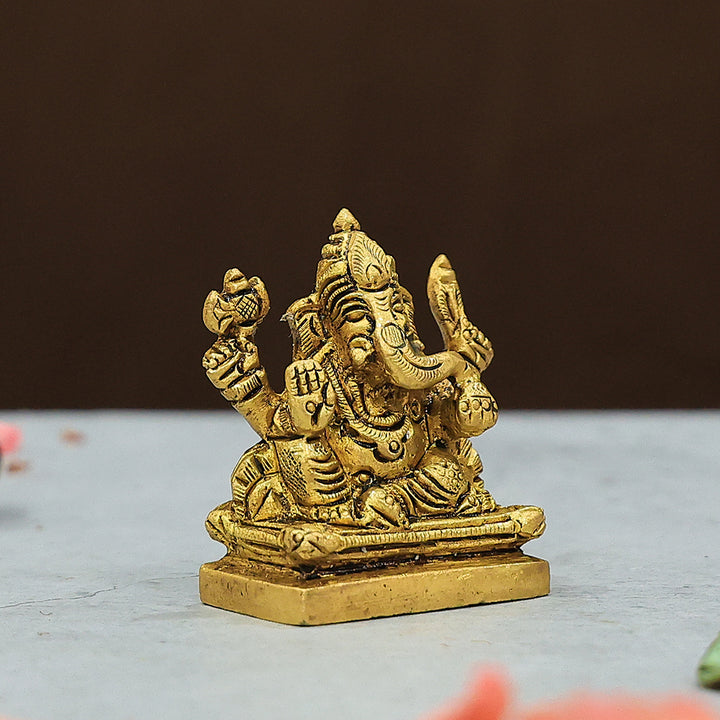 2.2" చతురస్రాకారంలో ఉన్న ఇత్తడి గణేష్ విగ్రహం