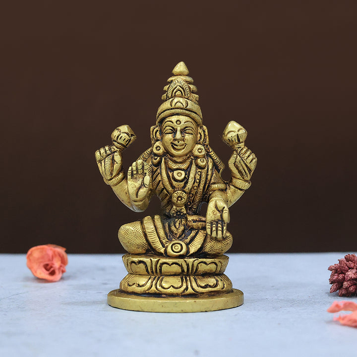 3.5" ఇత్తడి లక్ష్మి రౌండ్ బేస్ మరియు పసుపు పురాతన ముగింపుతో