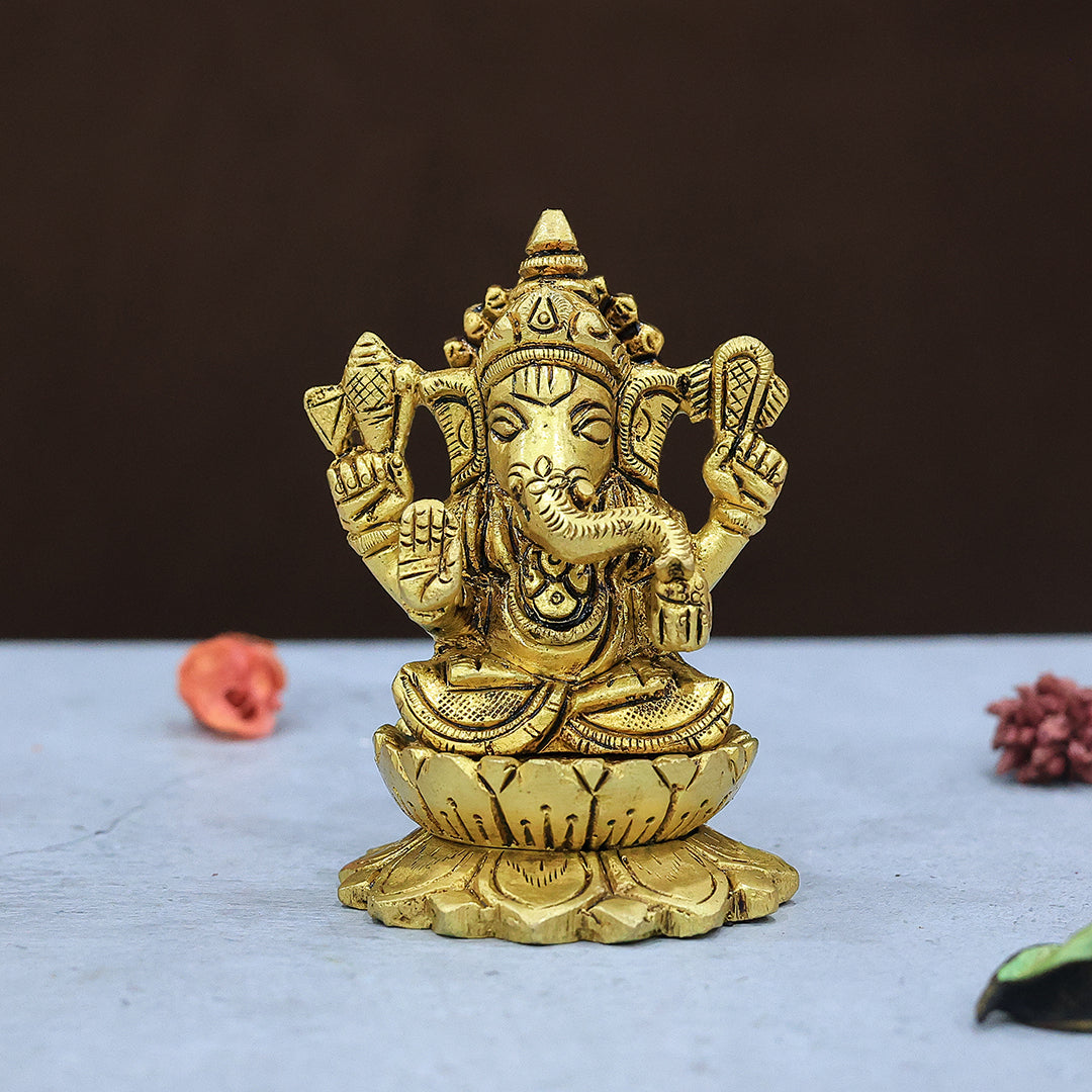 3.5" தாமரை தளத்துடன் கூடிய பித்தளை விநாயகர்