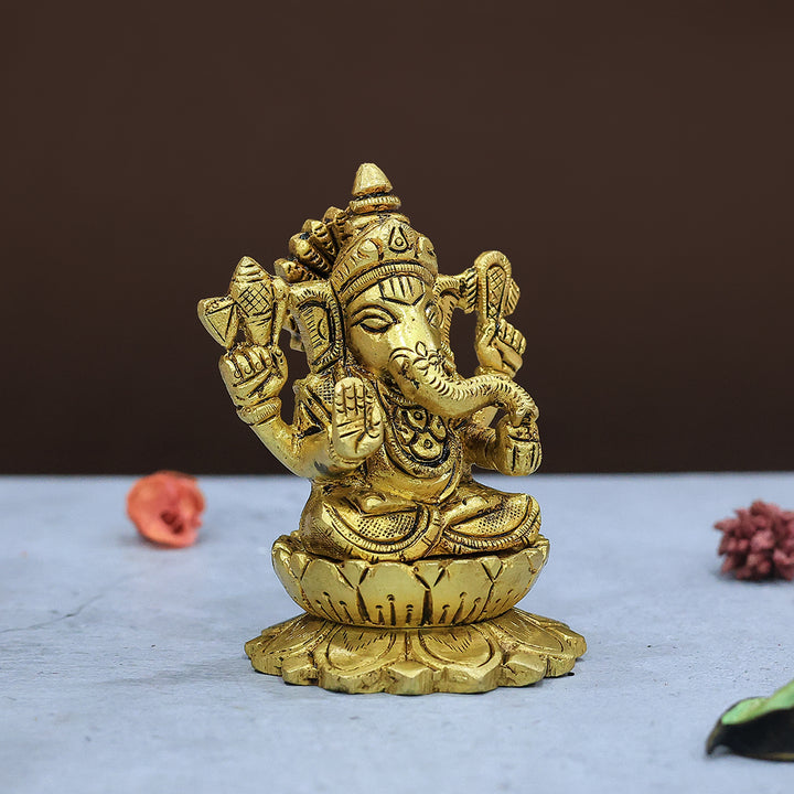 3.5" தாமரை தளத்துடன் கூடிய பித்தளை விநாயகர்