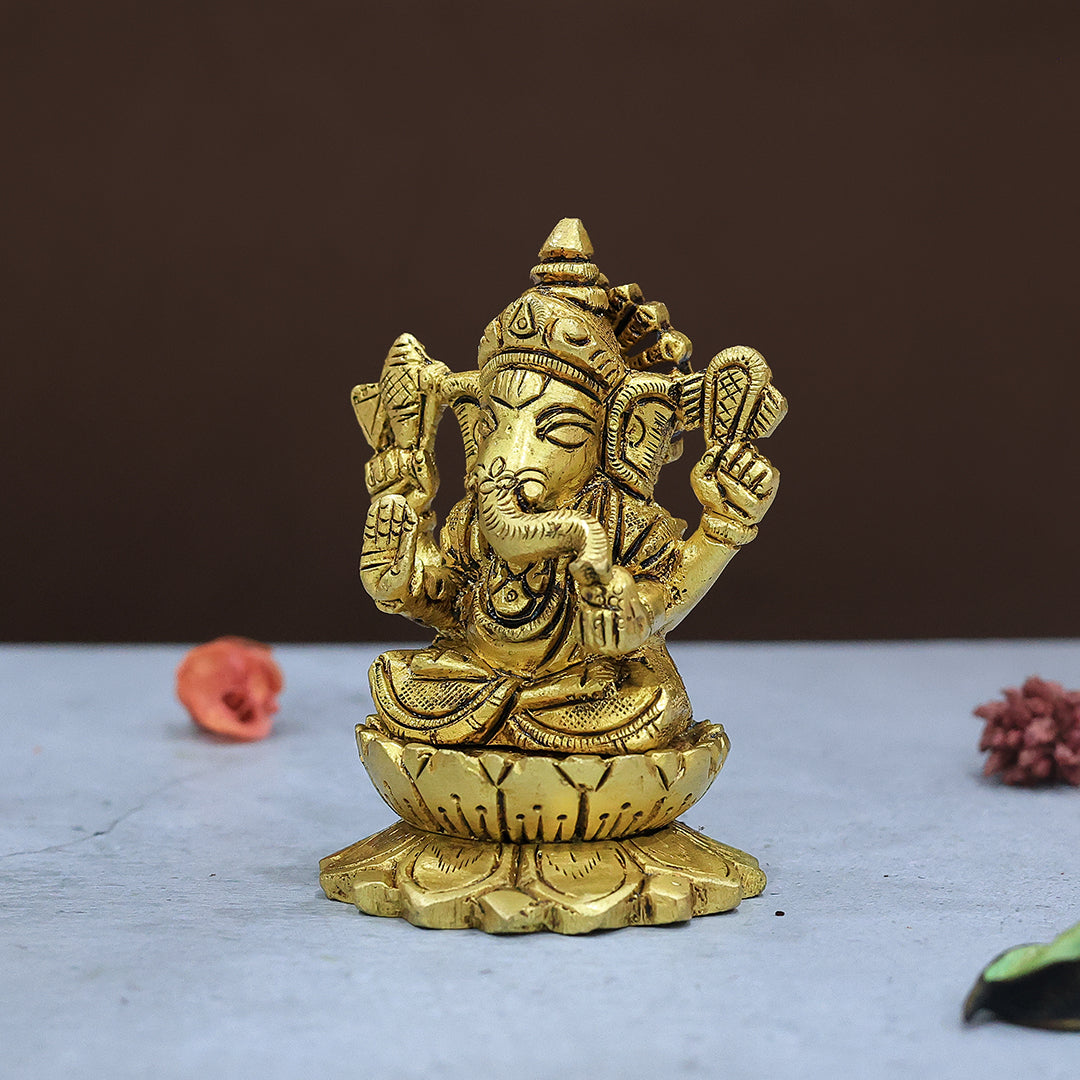 3.5" தாமரை தளத்துடன் கூடிய பித்தளை விநாயகர்