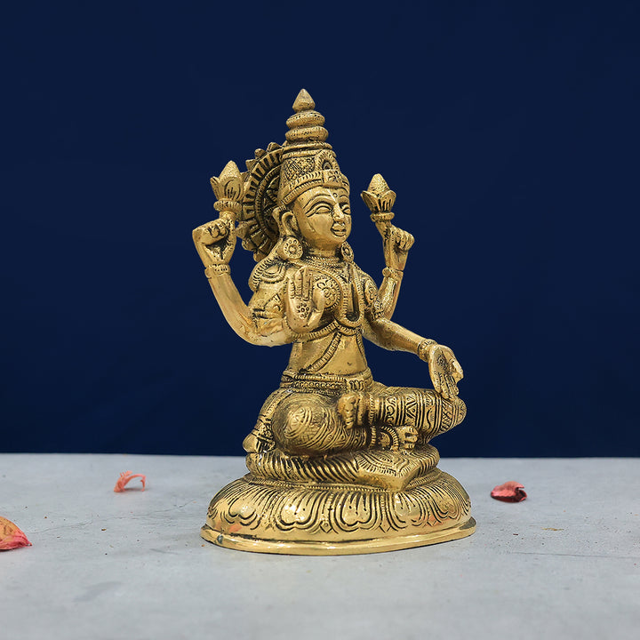 7.5" Brass Padma Lakshmi with Oval Base