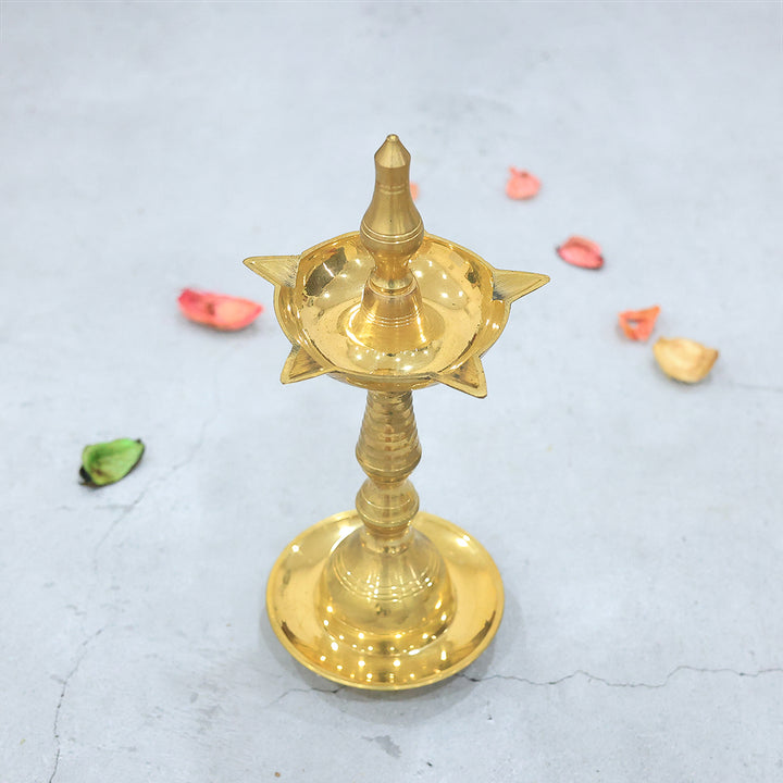 பித்தளை ஆடம்பரமான நிற்கும் விளக்கு - கேரளா தீபா. 8.5", 9" &amp; 9.5"