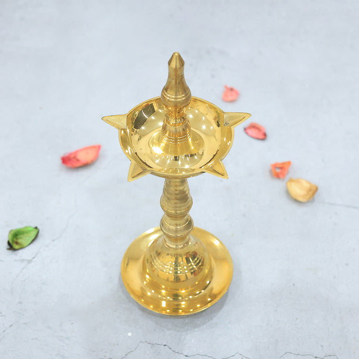 பித்தளை ஆடம்பரமான நிற்கும் விளக்கு - கேரளா தீபா. 8.5", 9" &amp; 9.5"